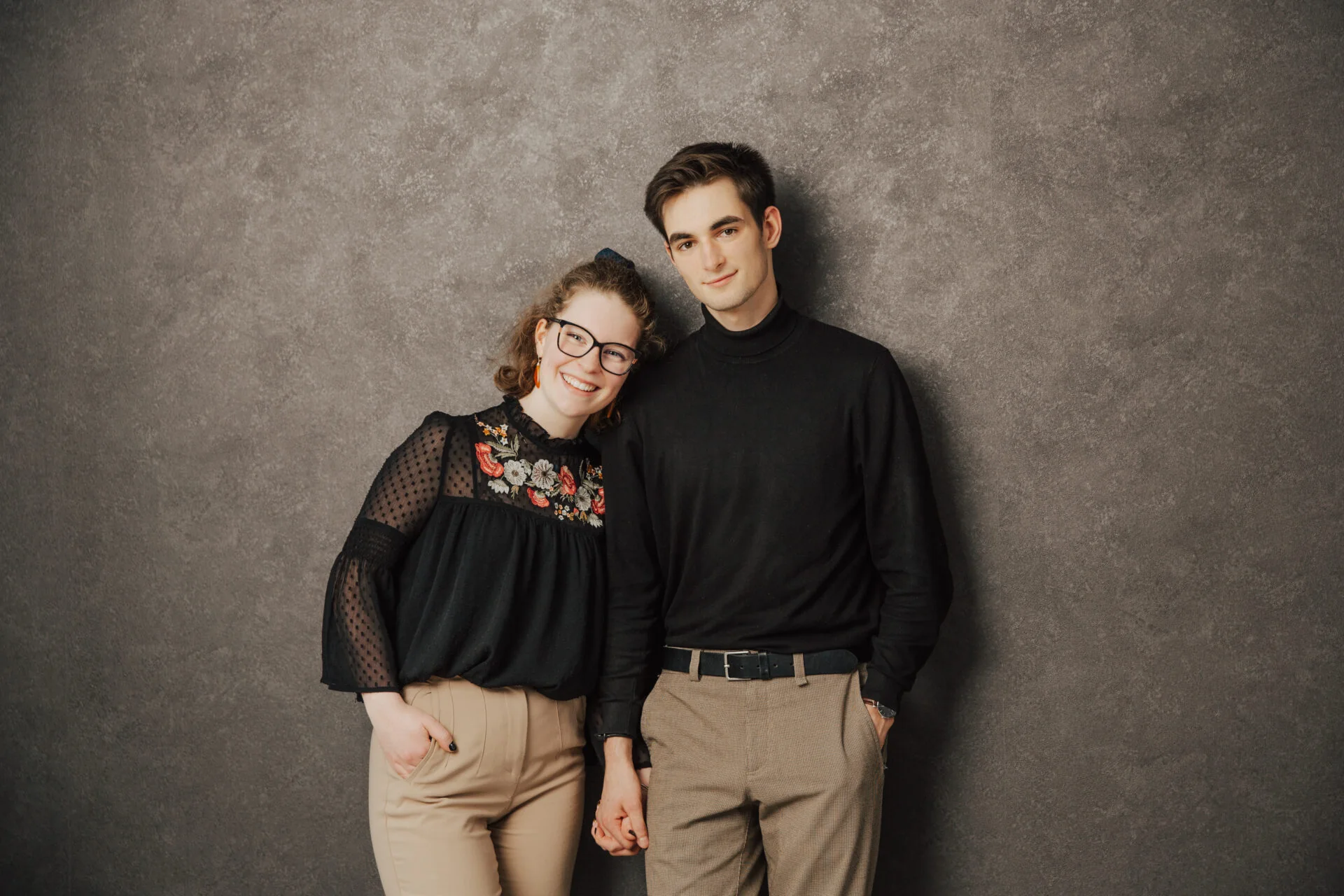 Paar beim gemeinsamen Portraitshooting